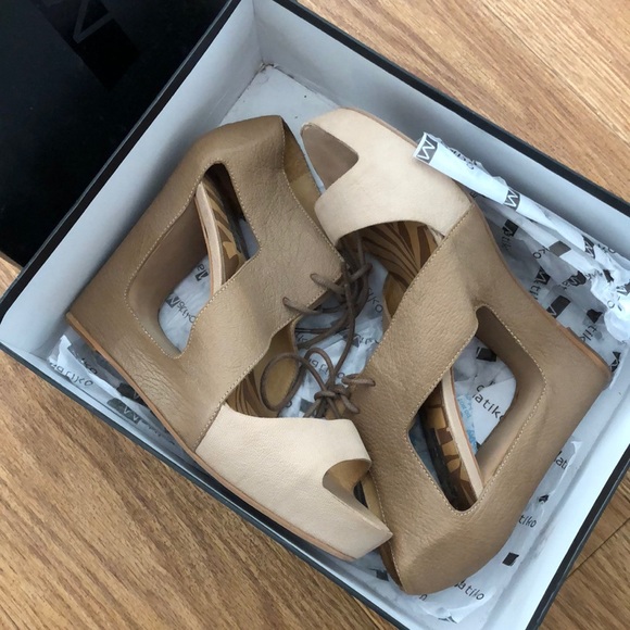 MATIKO wedge cut out heels - Picture 2 of 4